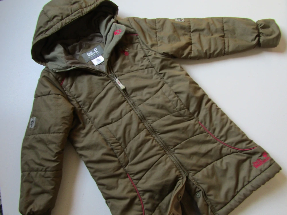 Dívčí zimní dlouhá bunda- JACK WOLFSKIN.... VEL-140