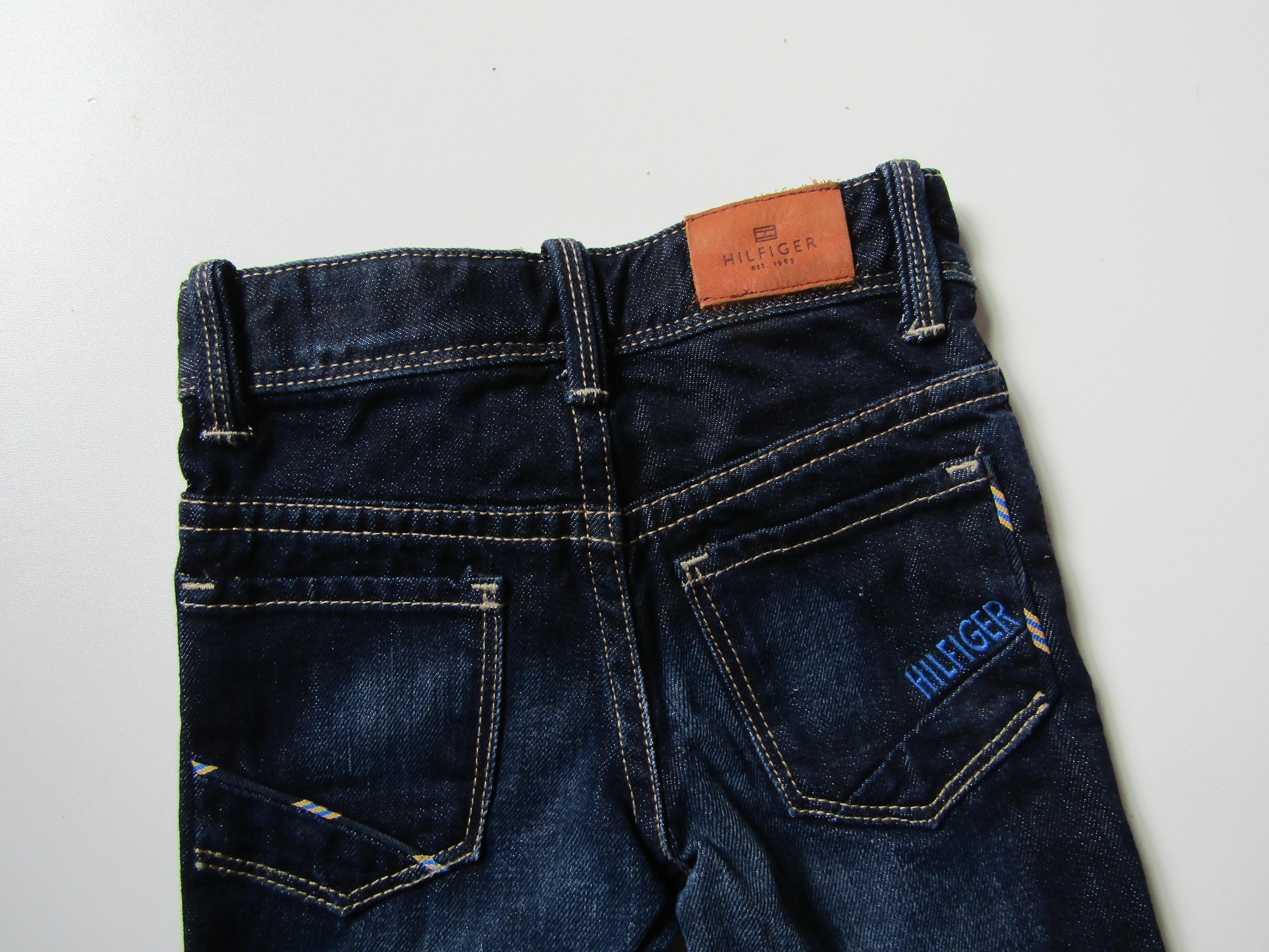 Chlapecké džíny- TOMMY HILFIGER... VEL-104