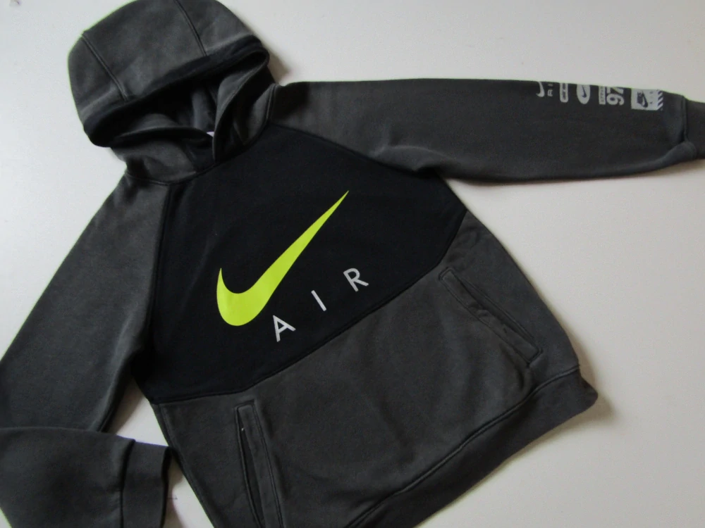 Chlapecká sportovní mikina- NIKE... VEL-134-146