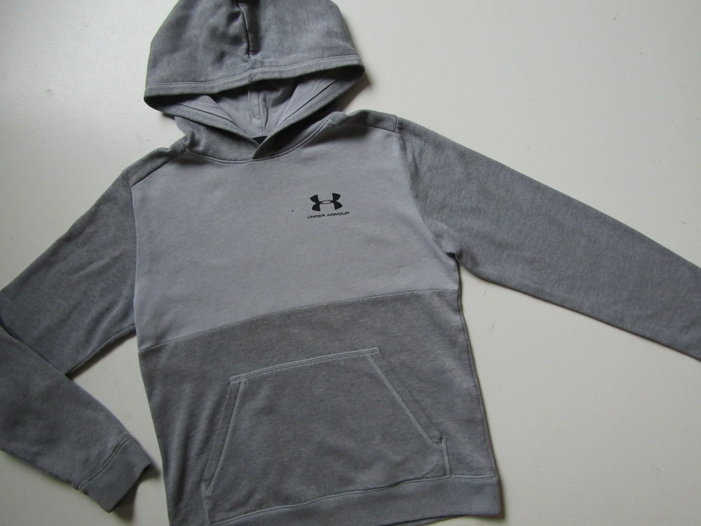 Chlapecká sportovní mikina- UNDER ARMOUR... VEL-146-152