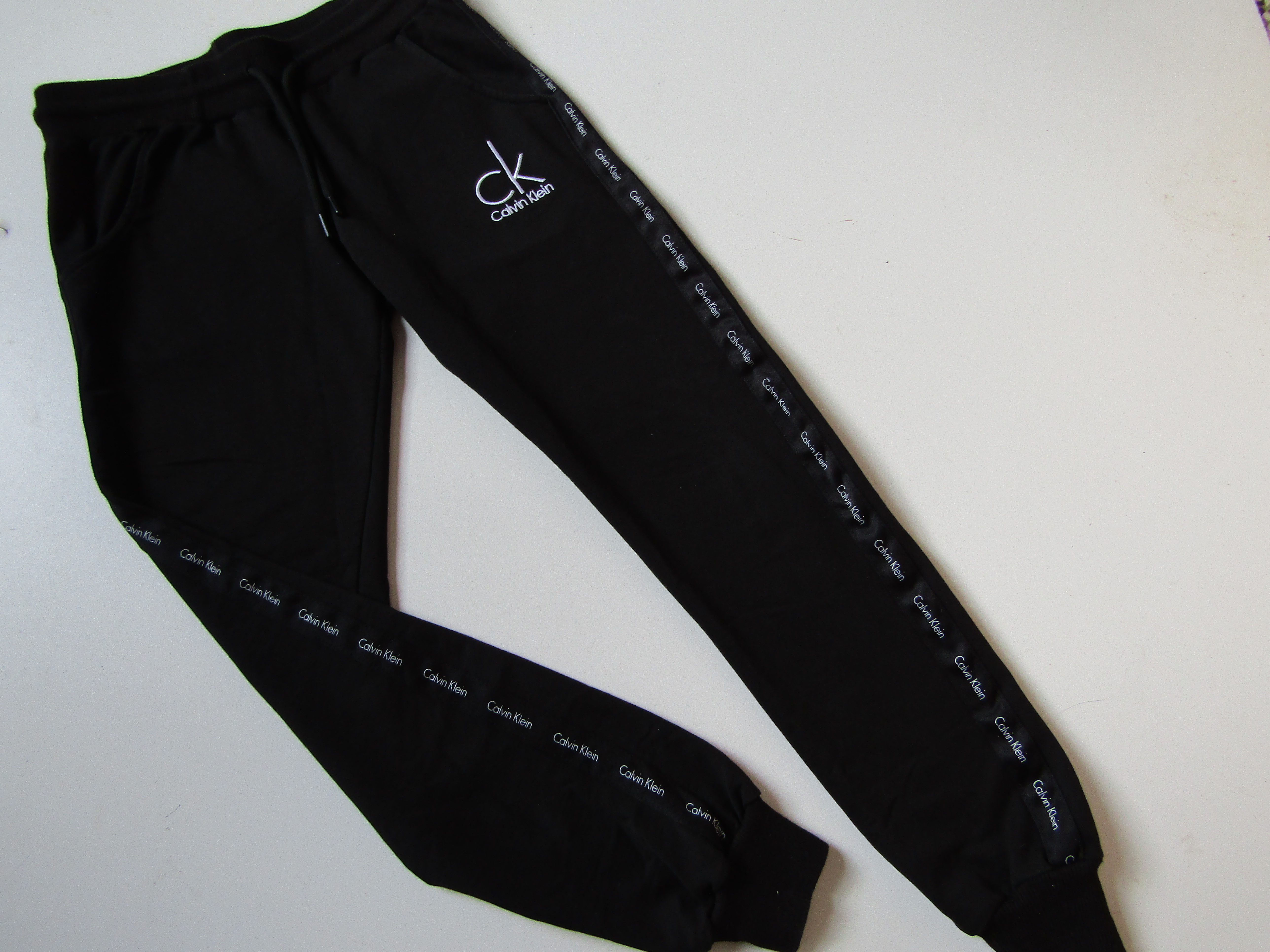 Dívčí tepláky- CALVIN KLEIN... VEL-152-164
