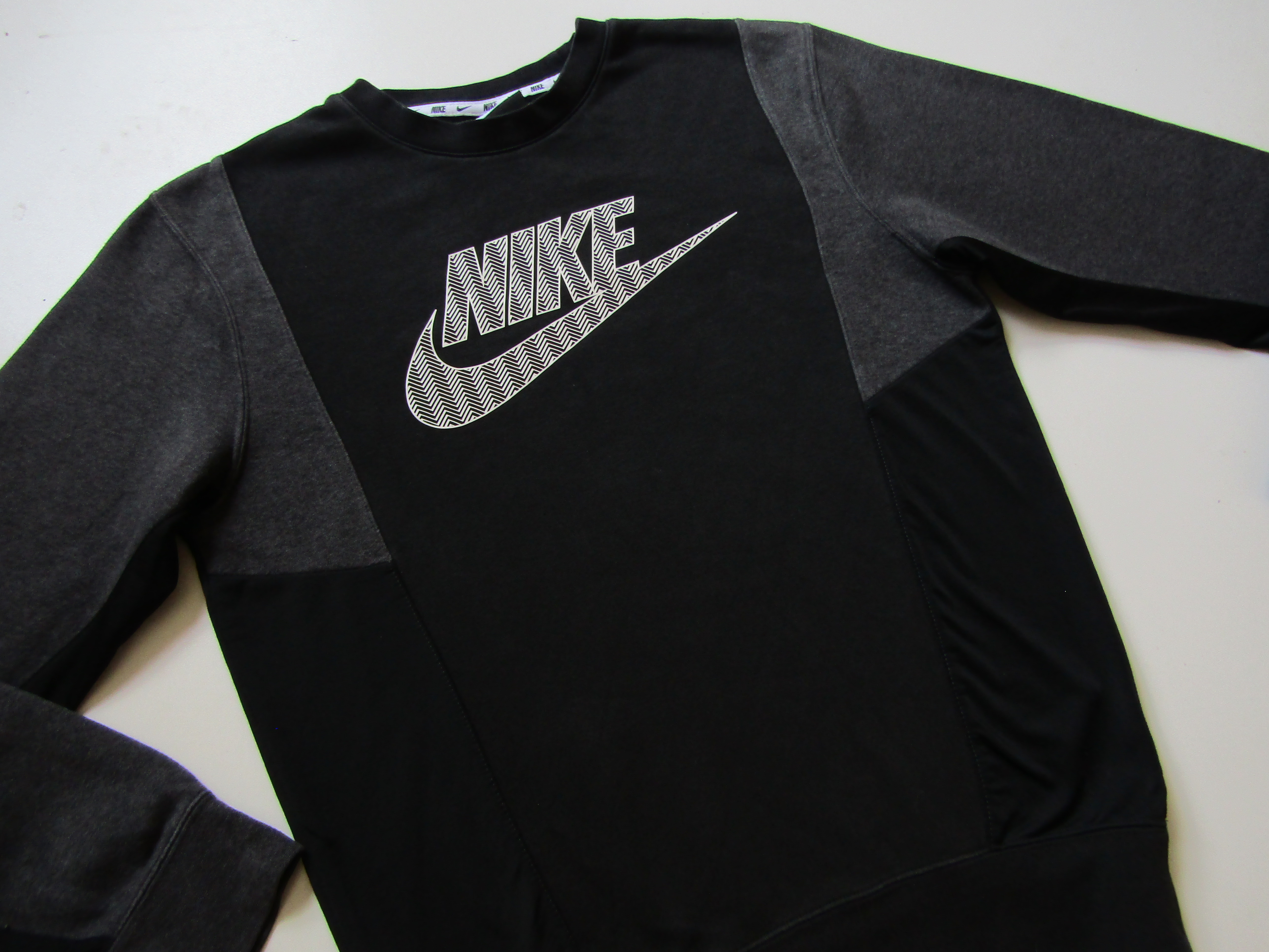 Chlapecká sportovní mikina- NIKE... VEL-XS