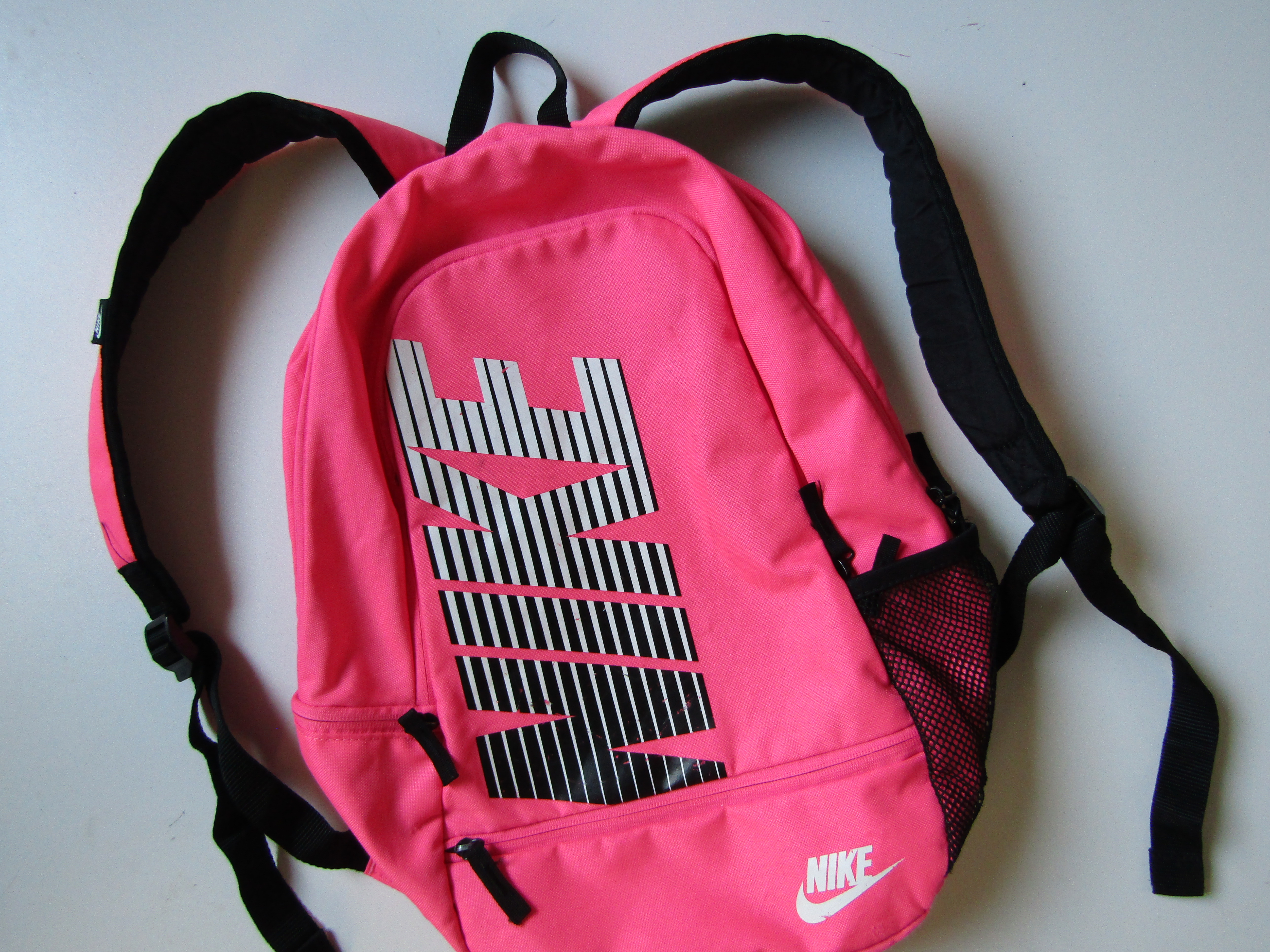Dívčí batoh- NIKE... VEL-UNI