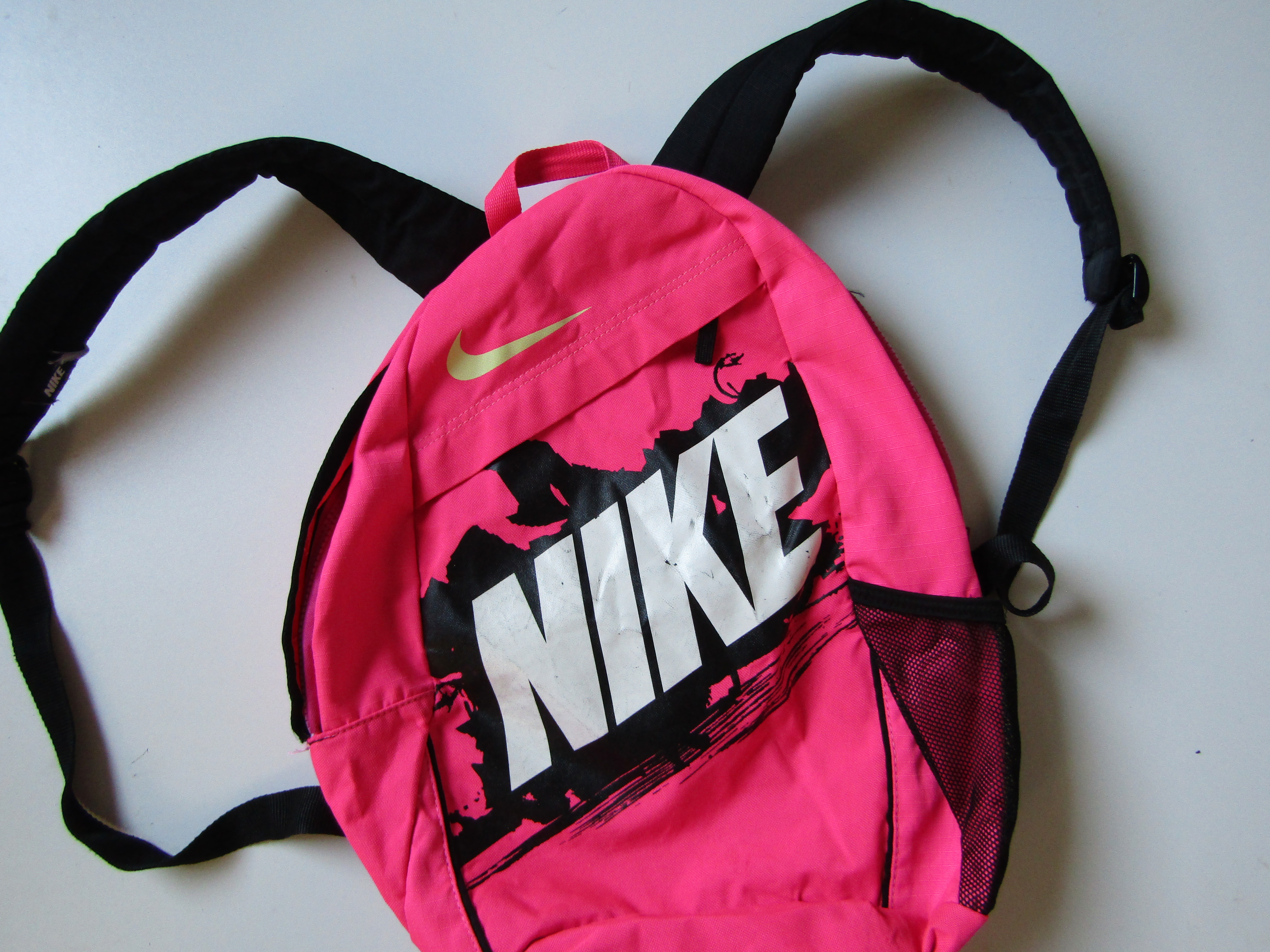 Dívčí batoh- NIKE... VEL-UNI