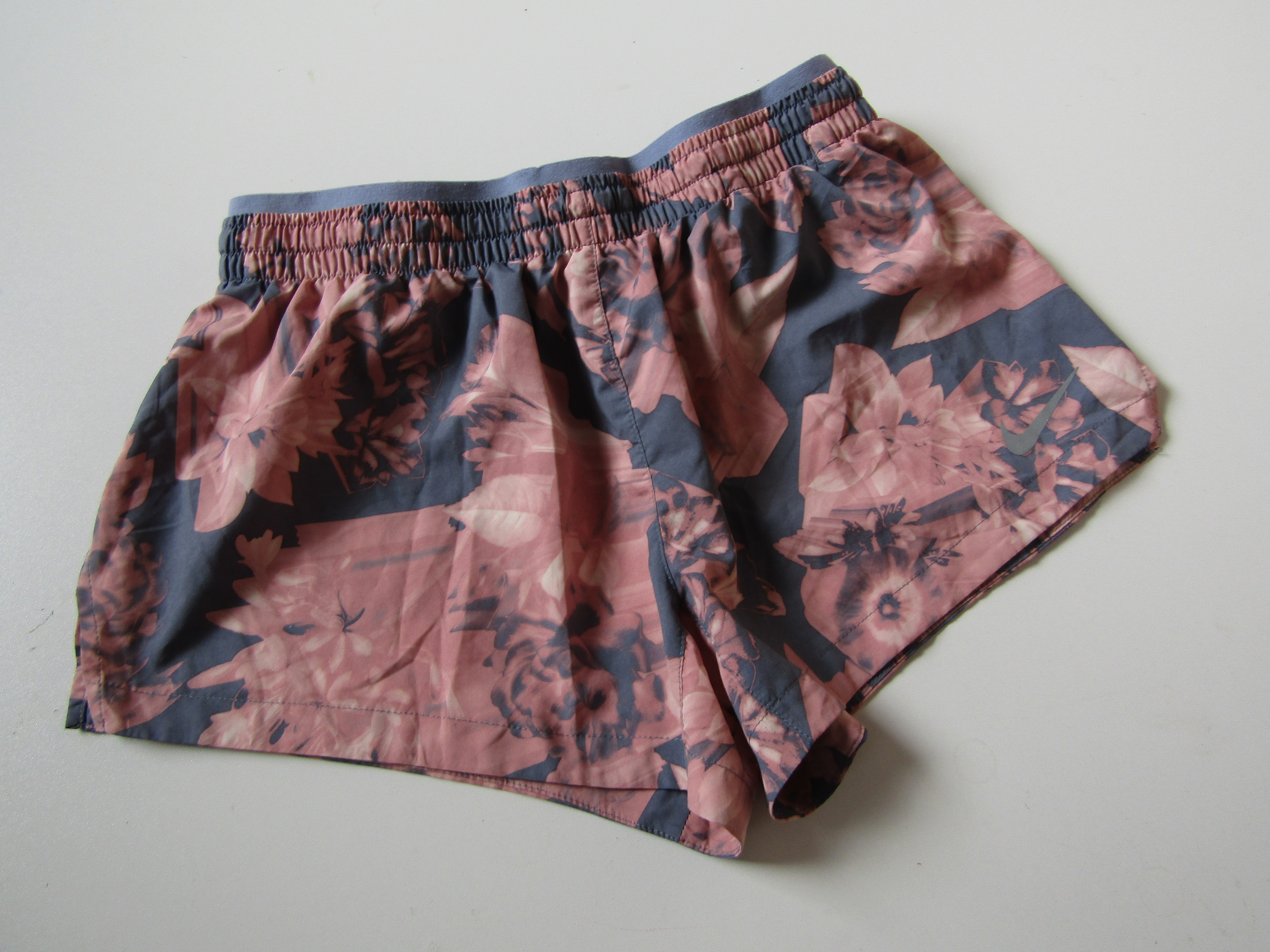 Dívčí sportovní kraťasy- NIKE... VEL-XS