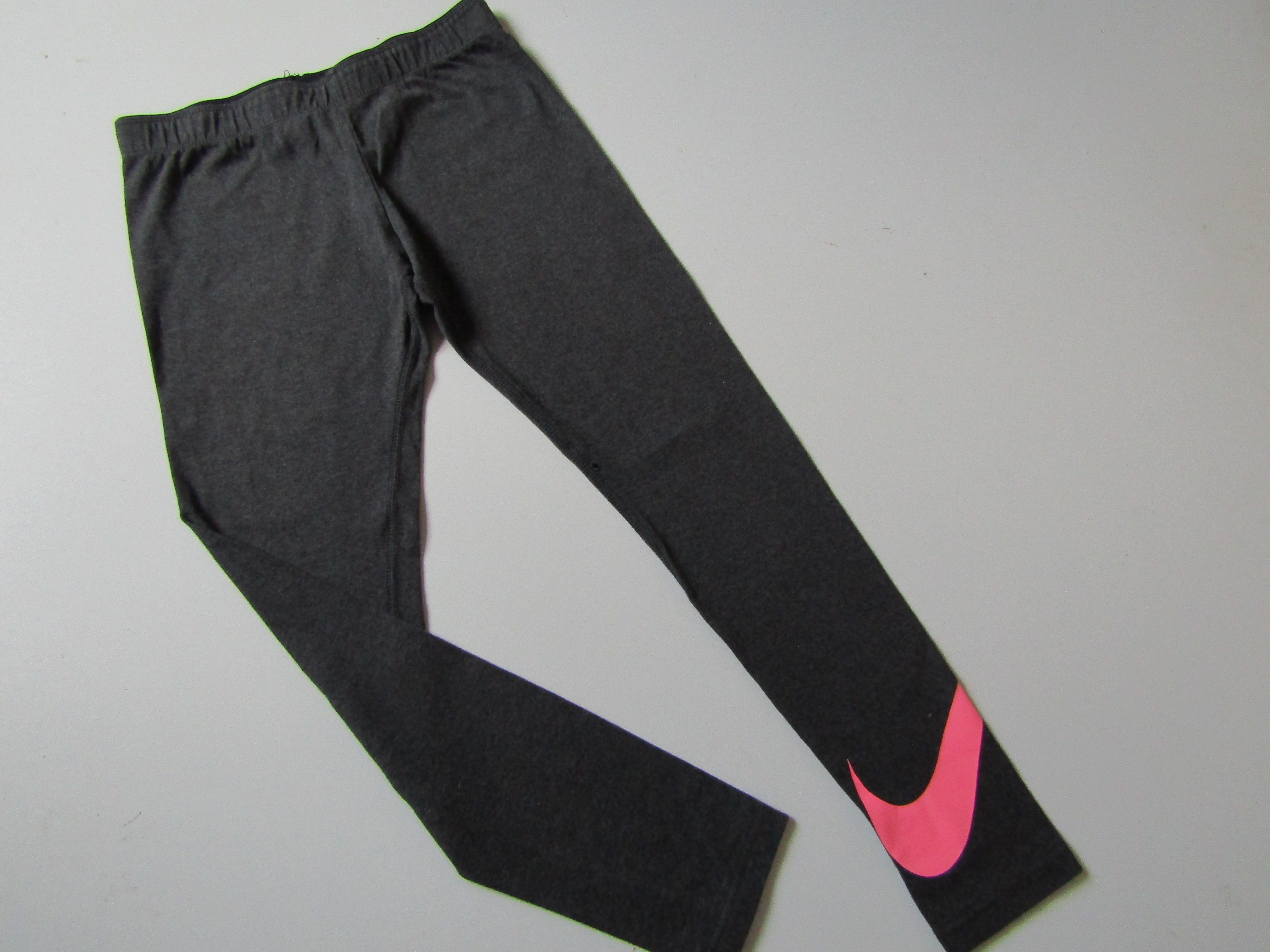 Dívčí sportovní leginy- NIKE... VEL-134-146