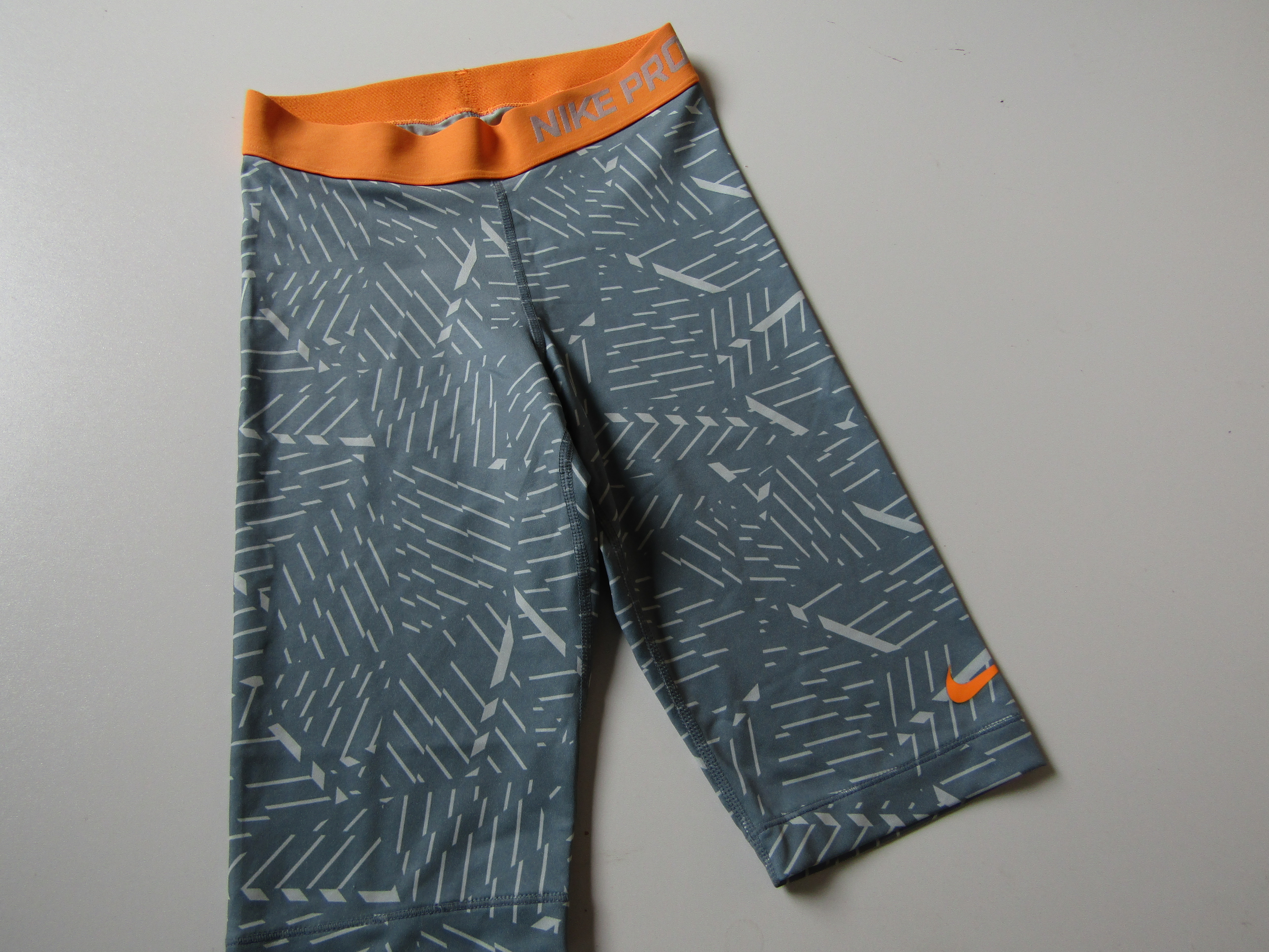 Dívčí sportovní kraťasy- NIKE... VEL-XS