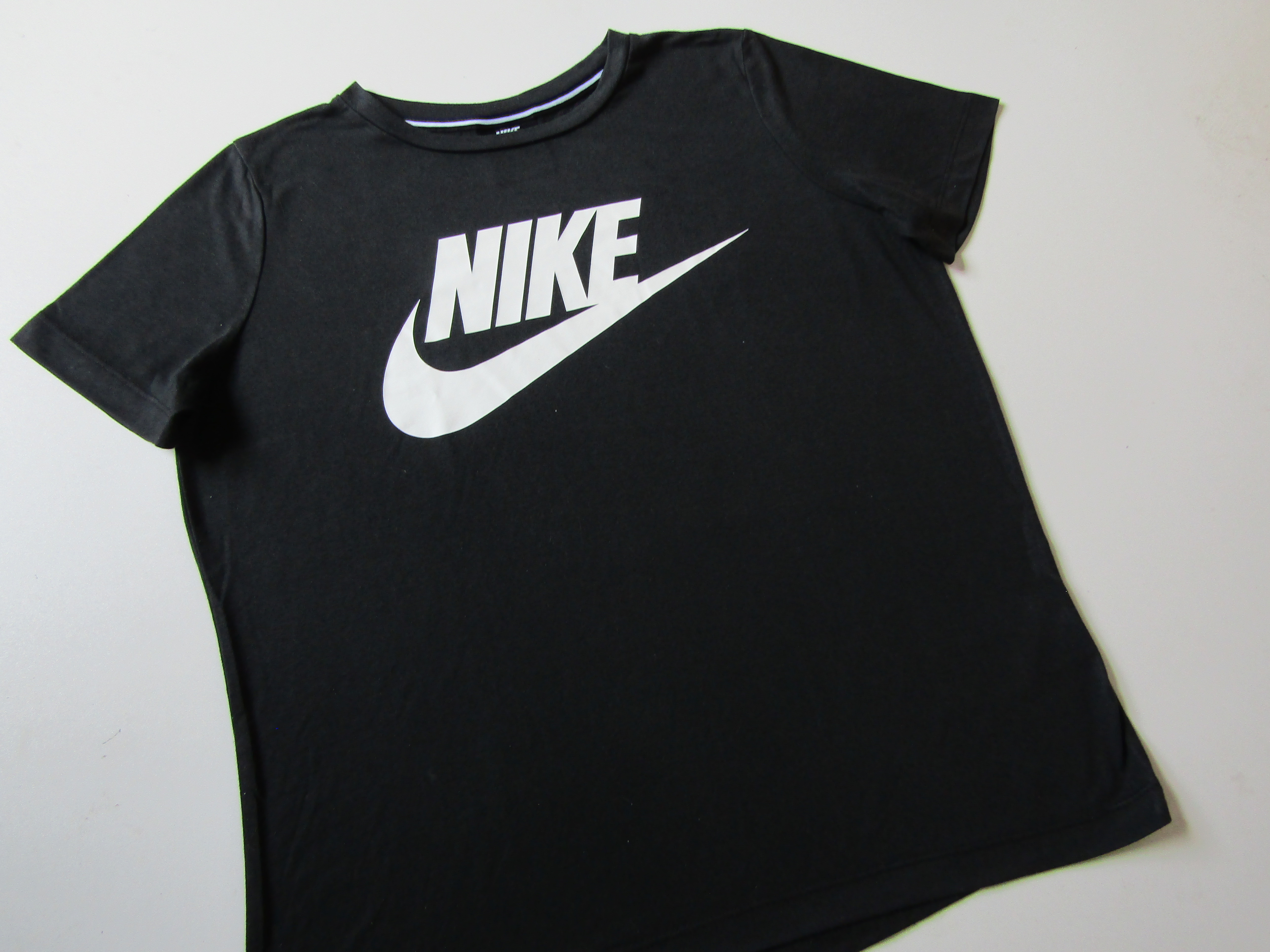 Dámské sportovní tričko- NIKE... VEL-M