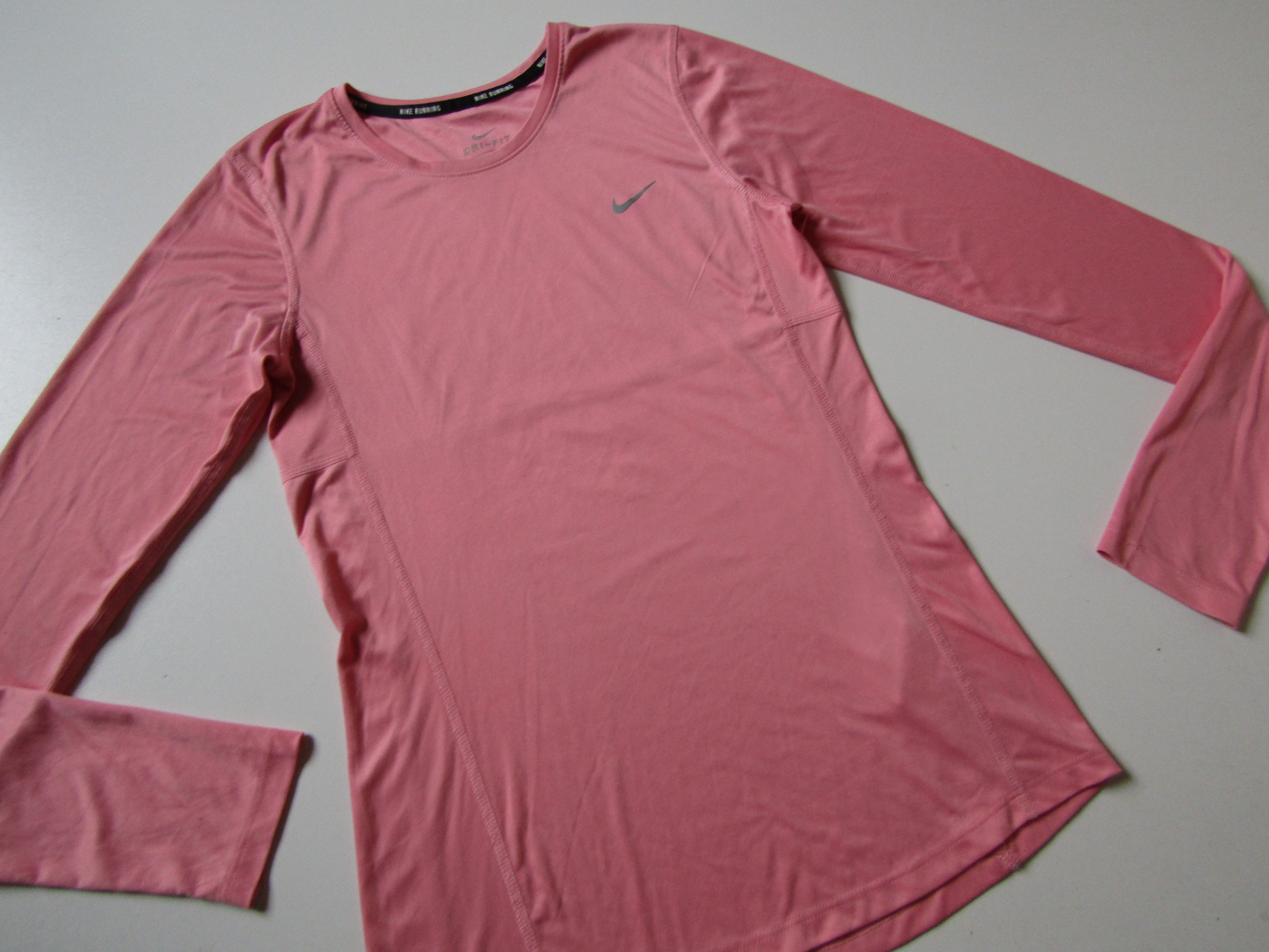 Dívčí sportovní tričko- NIKE... VEL-XS