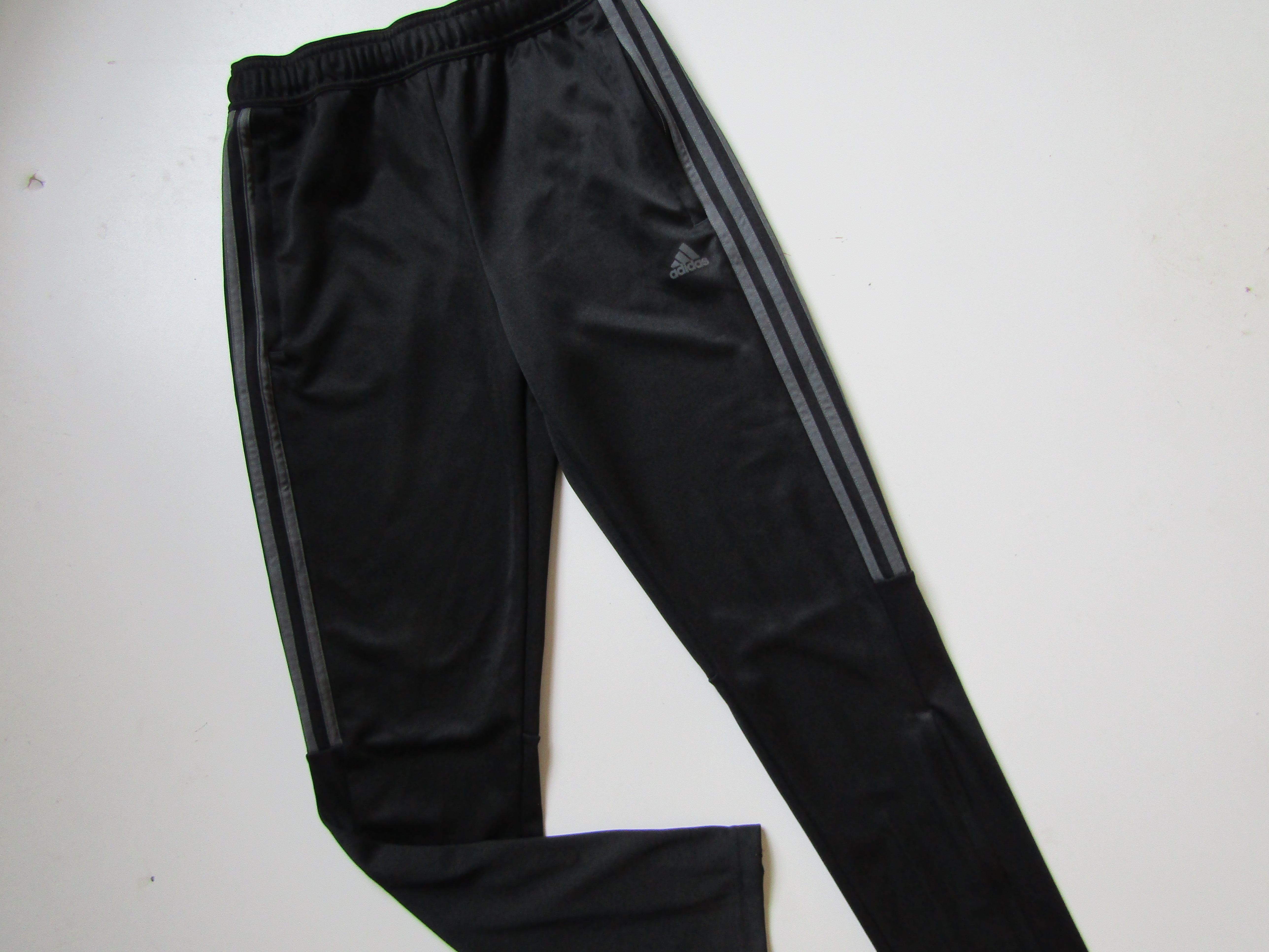 Chlapecké sportovní kalhoty- ADIDAS-NOVÉ... VEL-158-164