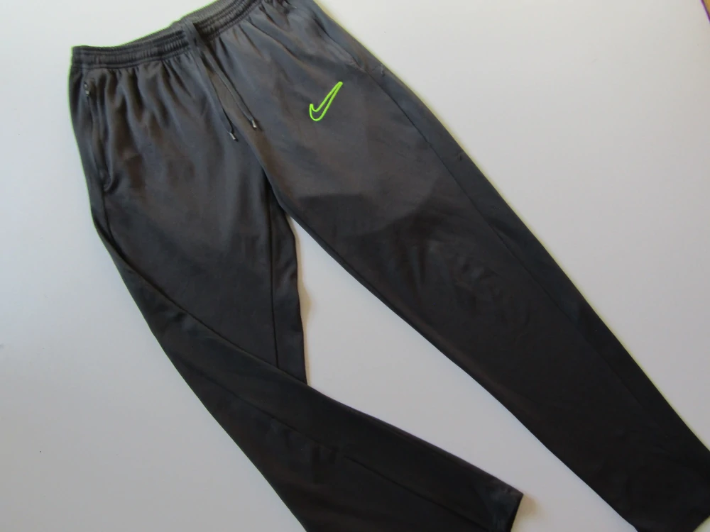 Chlapecké sportovní kalhoty- NIKE... VEL-S