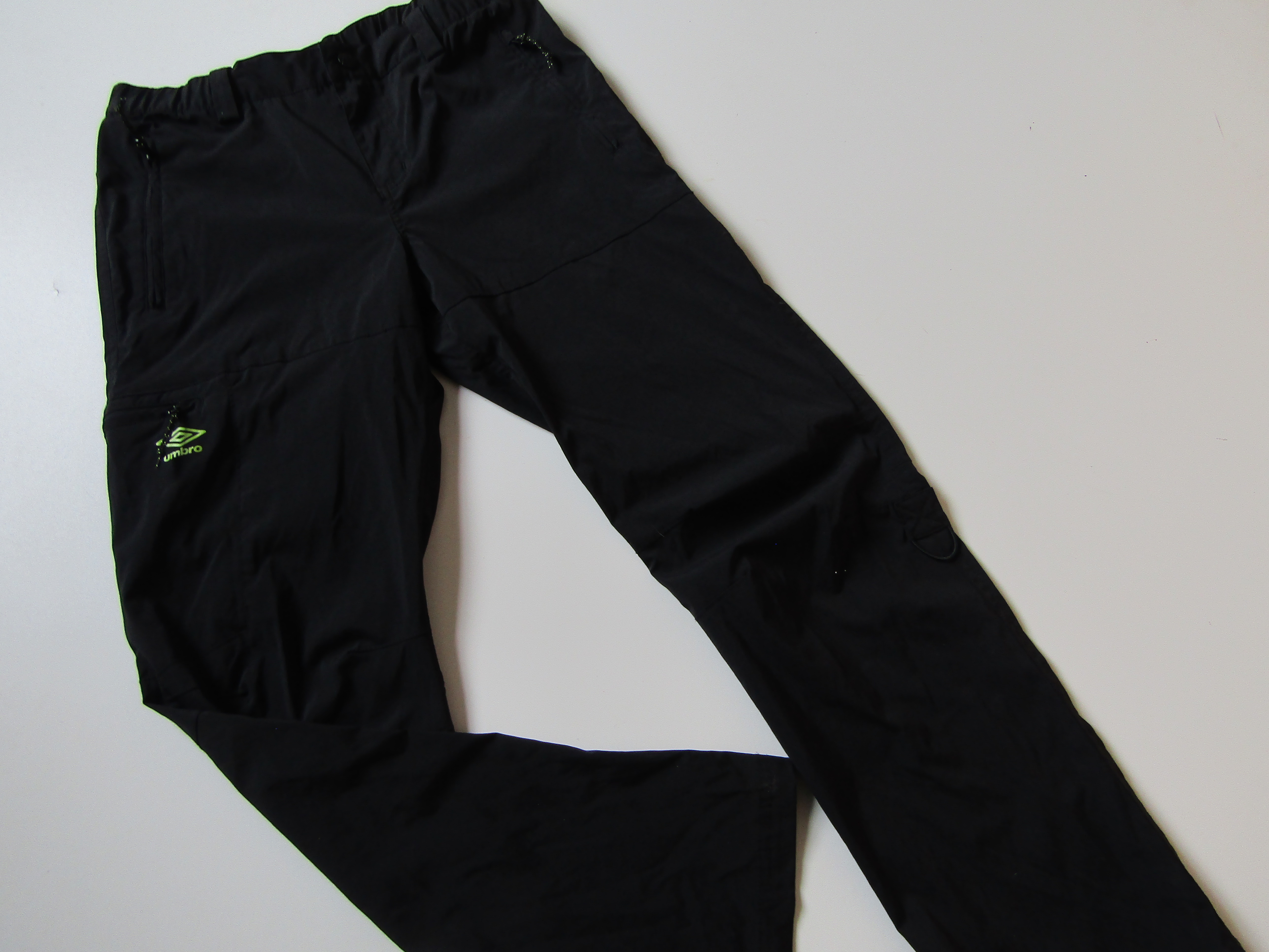 Chlapecké sportovní kalhoty- UMBRO... VEL-152-158