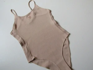 Dívčí sportovní body- ADIDAS... VEL-S