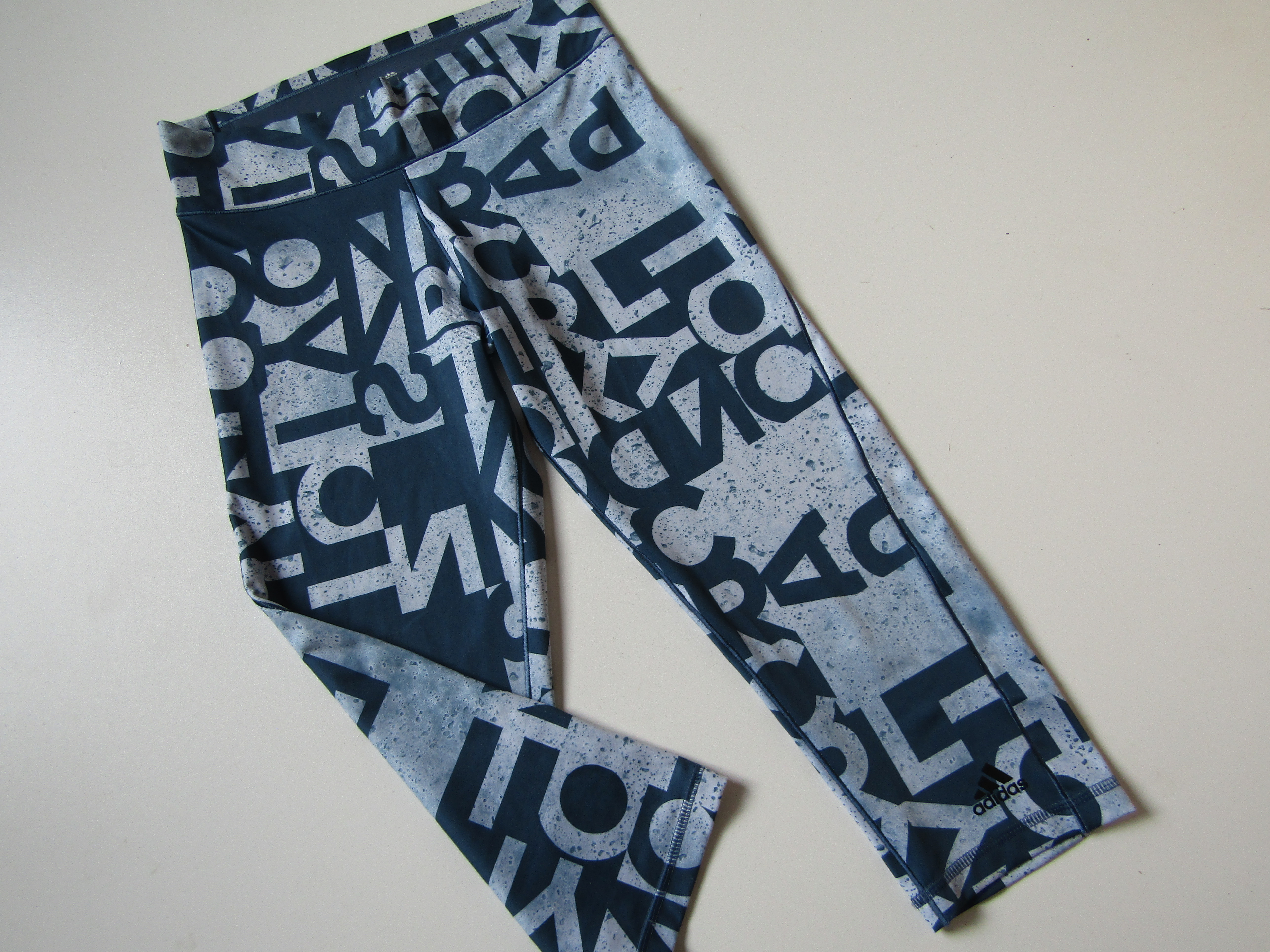 Dámské 3/4 leginy- ADIDAS-NOVÉ... VEL-34-36