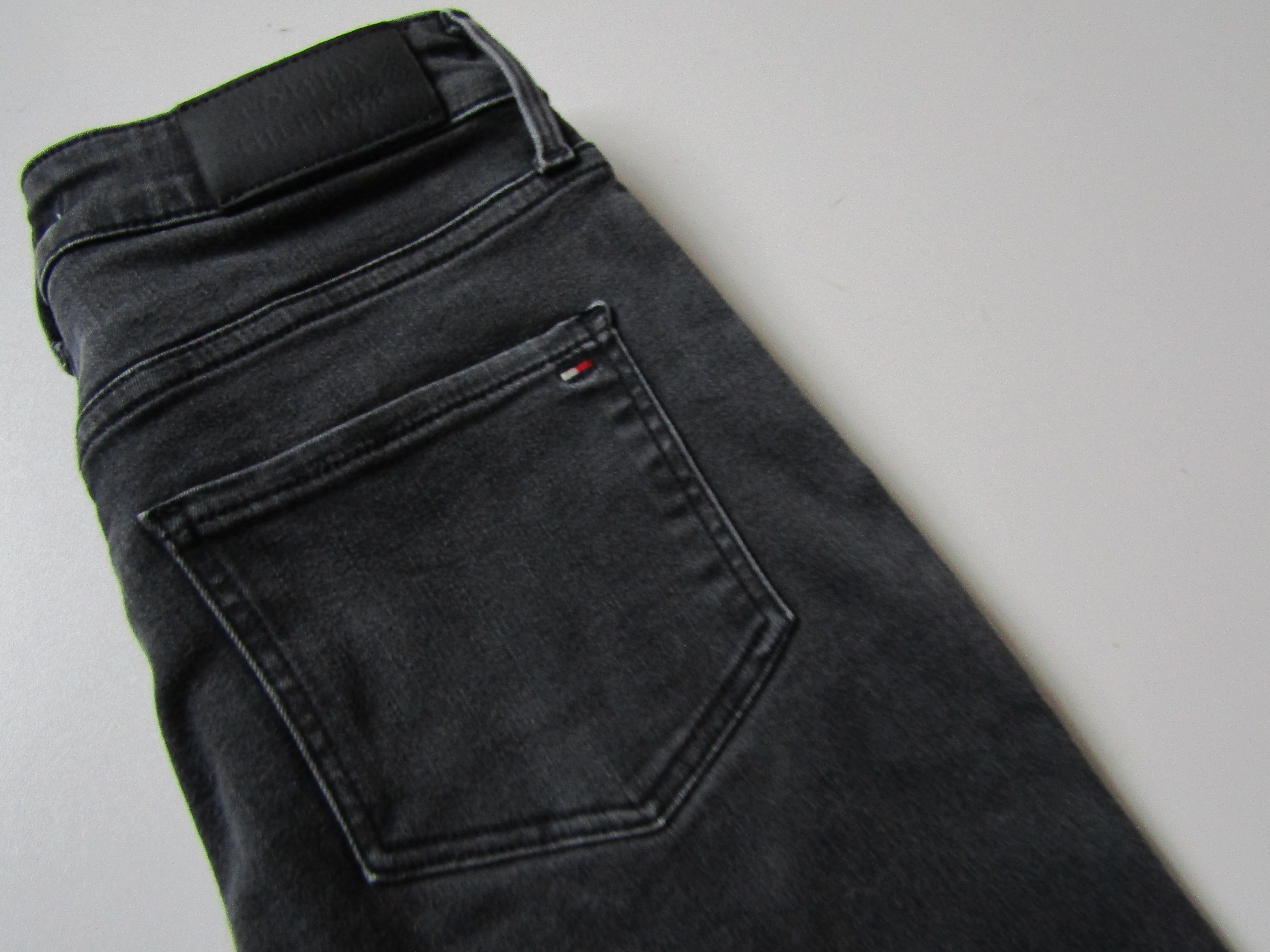 Dámské elastické džíny- TOMMY HILFIGER... VEL-S-M
