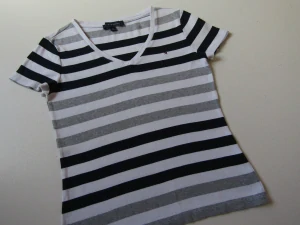 Dámské tričko- TOMMY HILFIGER... VEL-M