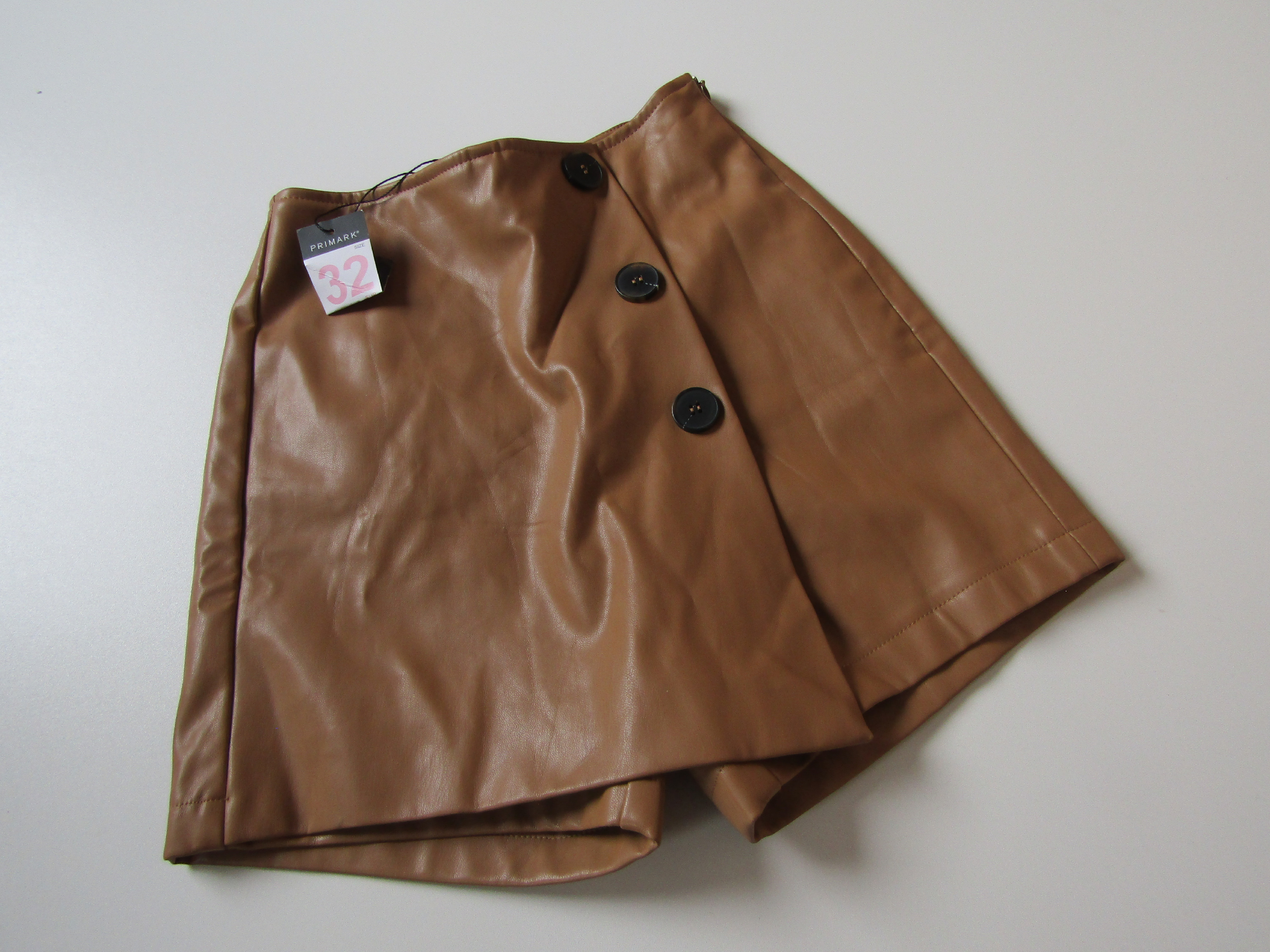 Dívčí koženkové kraťasy - PRIMARK-NOVÉ... VEL-32