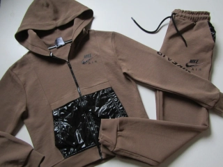 Dívčí sportovní souprava- NIKE... VEL-S