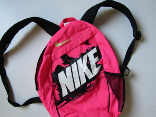 Dívčí batoh- NIKE... VEL-UNI