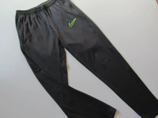 Chlapecké sportovní kalhoty- NIKE... VEL-S
