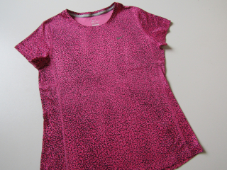 Dámské sportovní tričko- NIKE-NOVÉ... VEL-M