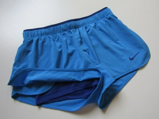 Dívčí sportovní kraťasy- NIKE-NOVÉ...VEL-M