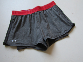 Dívčí sportovní kraťasy- UNDER ARMOUR...VEL-158-S