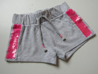 Dívčí  teplákové kraťasy- F&F-NOVÉ... VEL-104-110