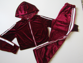 Dívčí sametová souprava... VEL-128-134