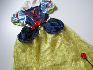 MAŠKARNÍ KOSTÝM- SNĚHURKA... VEL-110-116