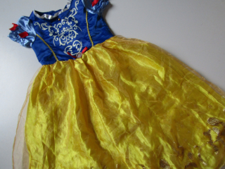 MAŠKARNÍ KOSTÝM- SNĚHURKA... VEL-140